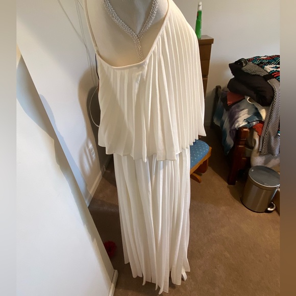 DaniCollection white/cream dress, size large - Picture 4 of 5